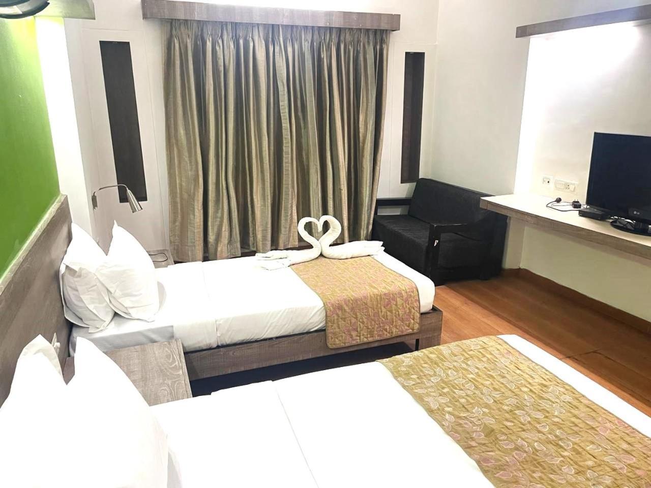 The Sky Imperial, Gandhinagar Hotel Ngoại thất bức ảnh