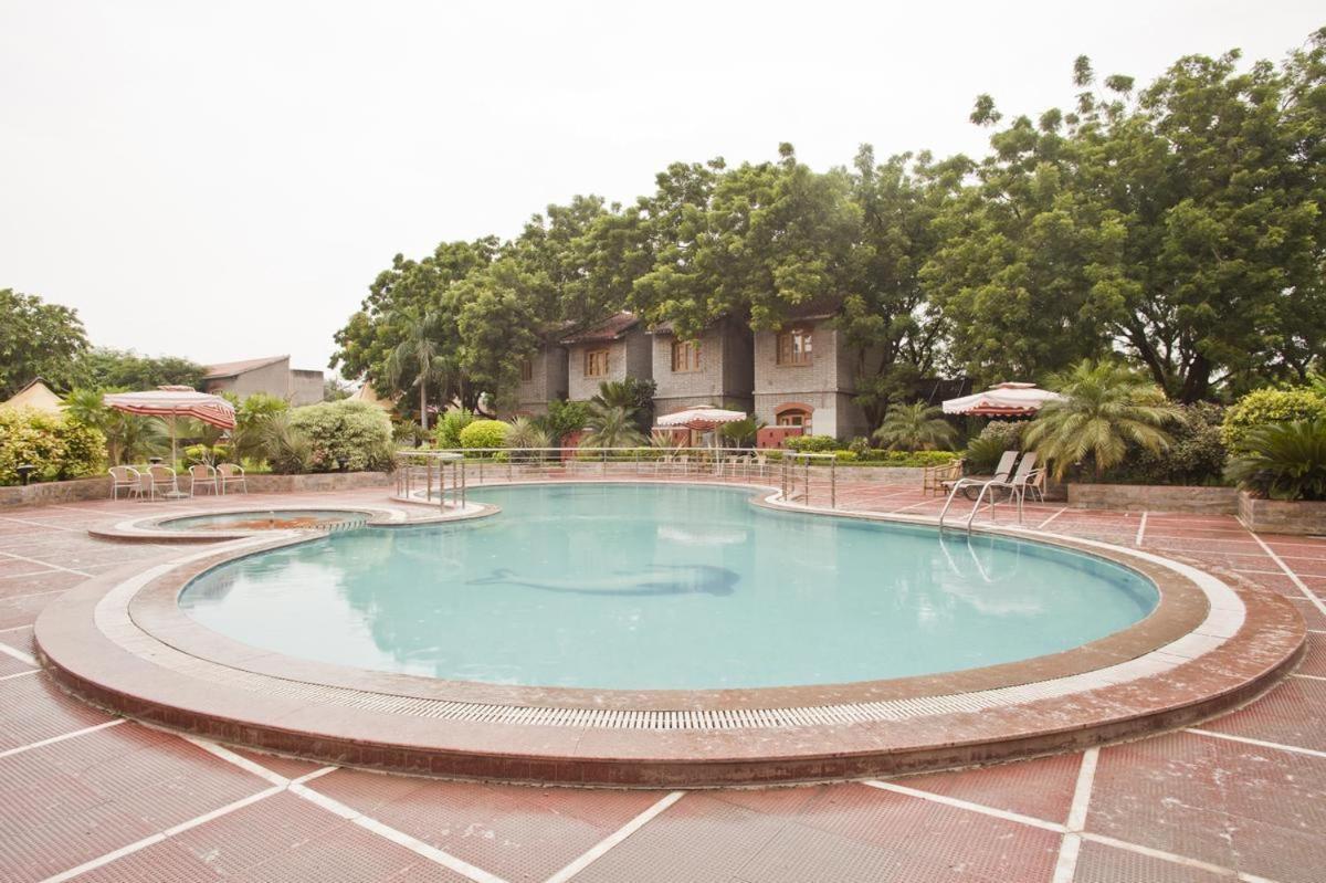 The Sky Imperial, Gandhinagar Hotel Ngoại thất bức ảnh