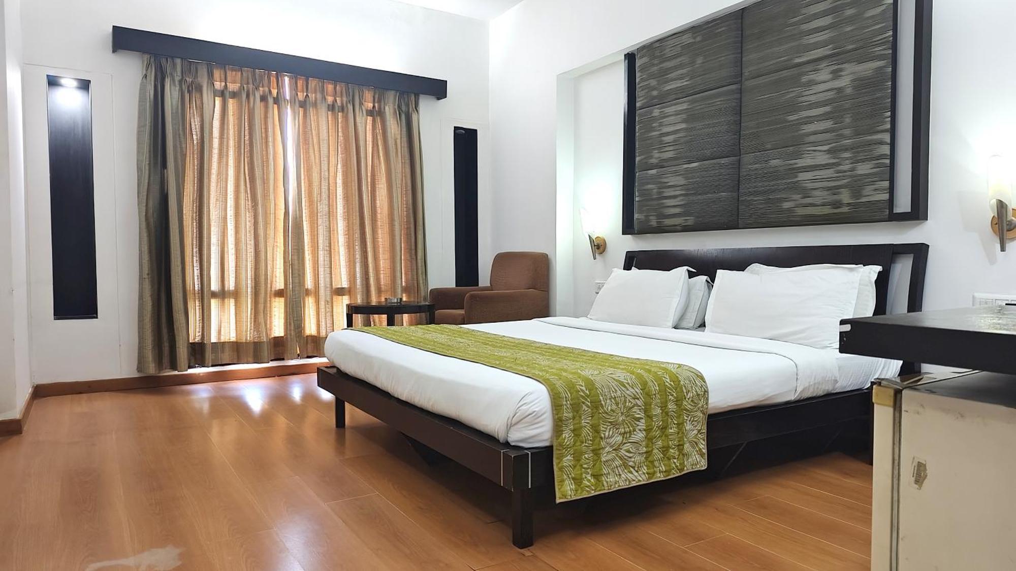 The Sky Imperial, Gandhinagar Hotel Ngoại thất bức ảnh