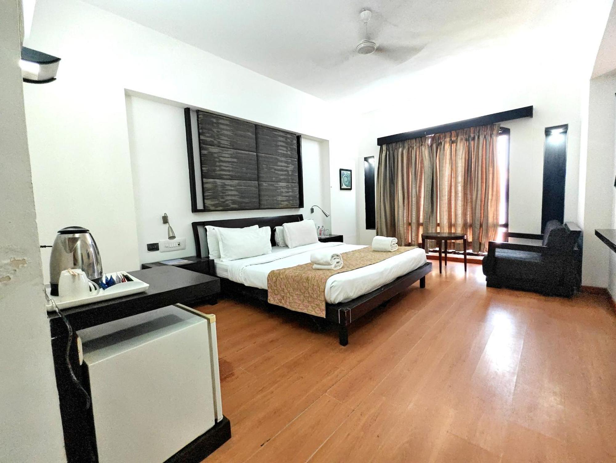 The Sky Imperial, Gandhinagar Hotel Ngoại thất bức ảnh